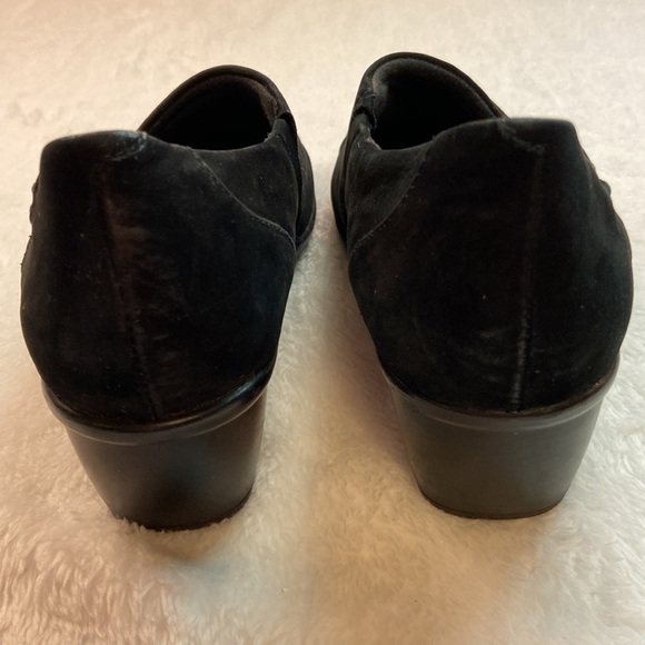 Clarks Bendables Suede Leather Slip-on Heeled (1.5”) Shoe - Picture 6 of 12